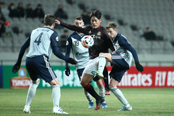 Han Chan-hee of FC Seoul attempts to control the ball as Anthony Lesiotis defends for Melbourne Victory.