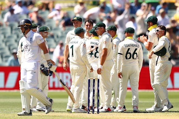 Pat Cummins and his Australian teammates celebrate the wicket of Jamie Smith.