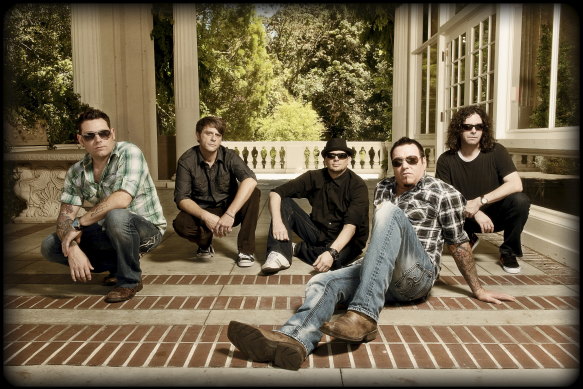 Smash Mouth band members Mike Krompass, Michael Klooster, Randy Cooke, Steve Harwell and Paul De Lisle.