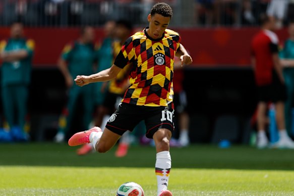 Jamal Musiala warms up.
