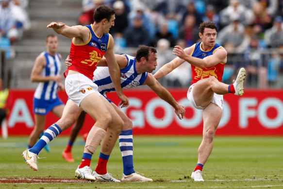 Lachie Neale gets a kick away.