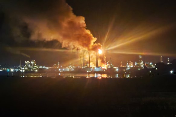 كان حريق مصفاة جييلونغ نتيجة لعطل ميكانيكي، حسبما قالت خدمة الإطفاء في فيكتوريا.