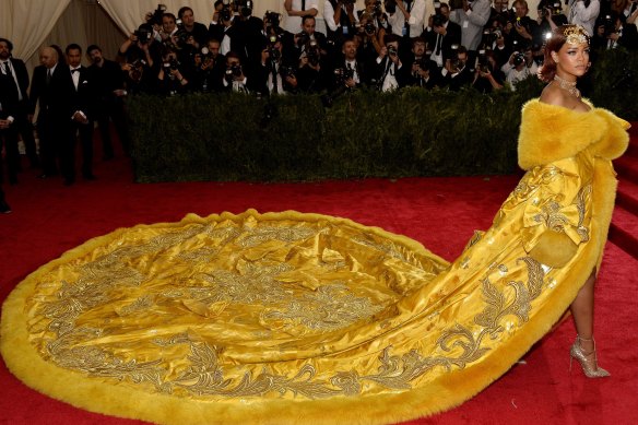 Rihanna arrives at the 2015 Met Gala in a gown by Guo Pei.