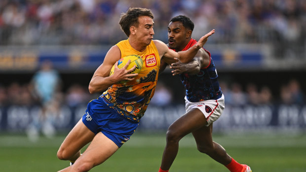 AFL 2024 round 10 LIVE updates: Reid stars for Eagles, on top against Demons; Lever out with concussion