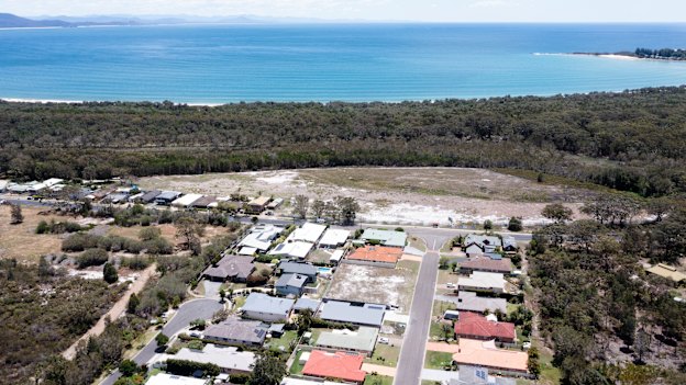 Aerial view of the razed site for a new development that will become the only visible building above the sand dunes at Main Beach in the small holiday town of South West Rocks, NSW. 30 November 2023 Photo: Janie Barrett