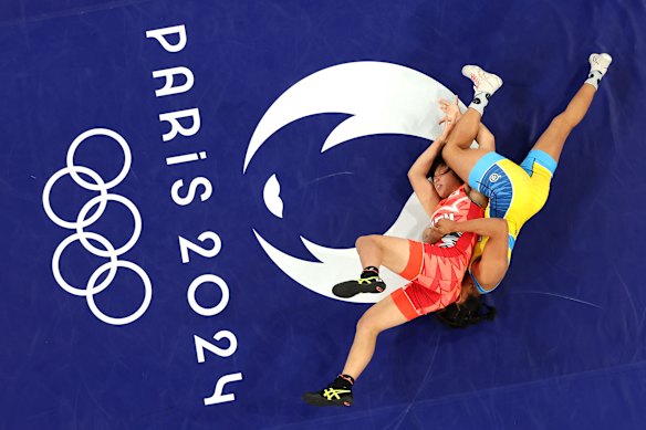 Tsugumi Sakurai of Japan and Luisa Elizabeth Valverde Melendres of Ecuador compete during the women’s freestyle 57kg 1/8 final.