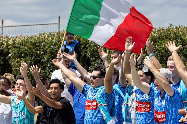 O grupo de apoio ativo não oficial de Marconi, The Stables.