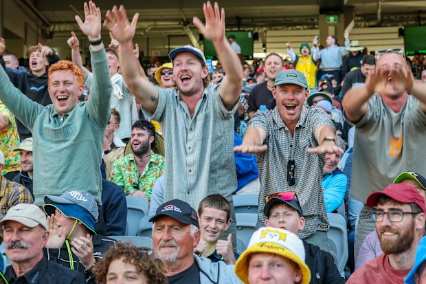 The MCG crowd show their appreciation for Scott Boland.