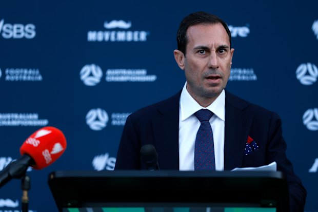 Presidente da Futebol Austrália, Anter Isaac.