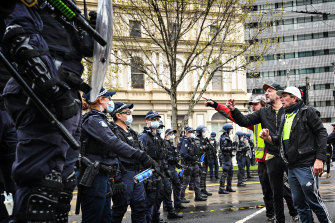 Police and the CFMEU were confronted on Monday by a high-vis clad crowd angry at vaccine mandates.