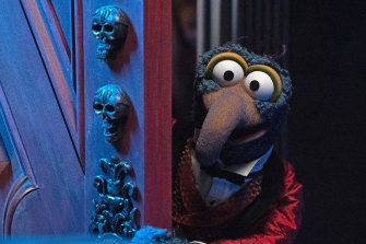 Gonzo in Muppets Haunted Mansion.