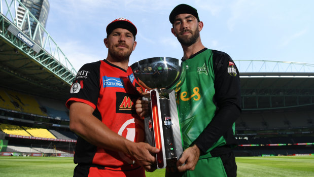 Aaron Finch of the Renegades (left) and Glenn Maxwell of the Stars with the BBL trophy at Marvel Stadium ahead of Sunday's final.