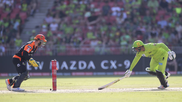 Usman Khawaja's run-out made life difficult for the Thunder.