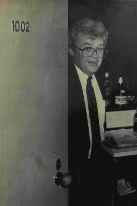 Graham Richardson at the door of Room 1002 in the Wrest Point Casino at Labor's 1986 conference.