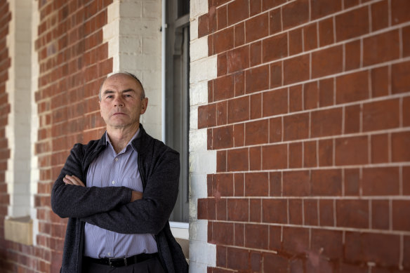 Richard Swanson sold an investment property at a loss. 