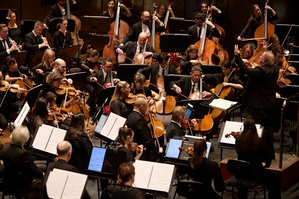 Jaime Martín conducts the MSO in Mahler 6