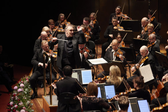 Jaime Martin conducts the MSO for its 2023 Winter Gala. 