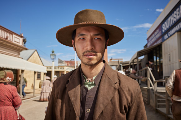 Yoson An plays “head man” Leung Wei Shing in New Gold Mountain.