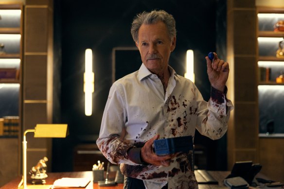 The Fall of the House of Usher begins with billionaire CEO Roderick Usher (Bruce Greenwood) attending the last of six funerals for his adult children.