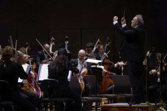Jaime Martín conducts the MSO’s spring gala. 