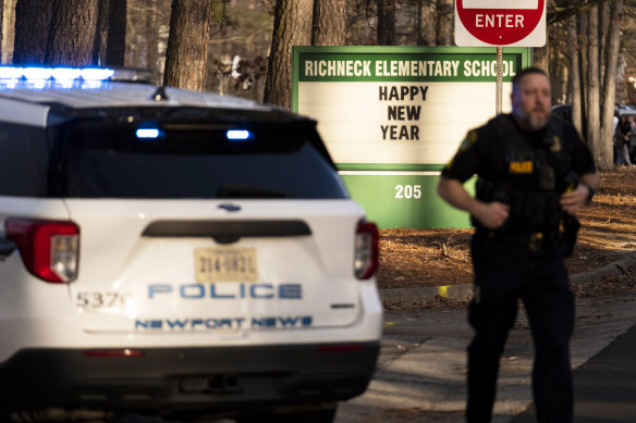 Polis, 6 Ocak'ta Newport News, Virginia'daki Richneck İlköğretim Okulu'nda meydana gelen silahlı saldırıya yanıt verdi.