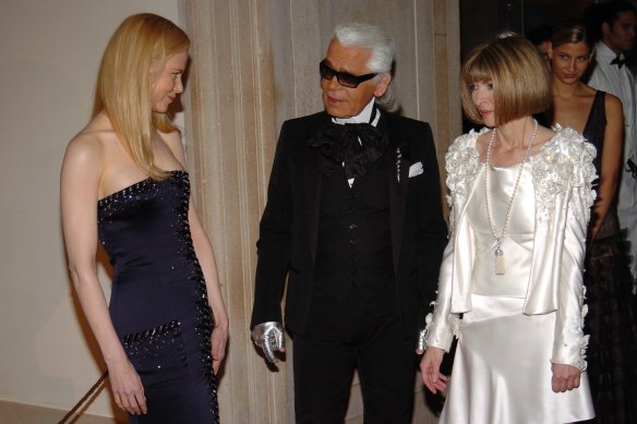 Nicole Kidman (left) with Karl Lagerfeld and Anna Wintour at the 2005 gala.