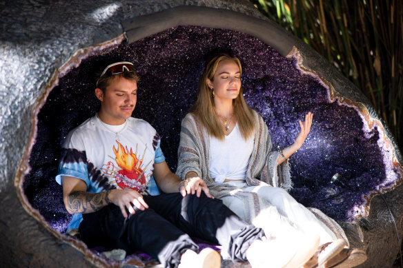 Jade Kevin Foster and Hannah Brauer in a crystal egg. Hmm. 
