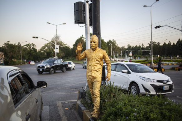One of the “golden man” mimes that perform on the streets of Islamabad.