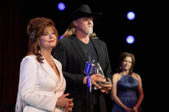 Susan Sarandon and Trace Adkins in Monarch.