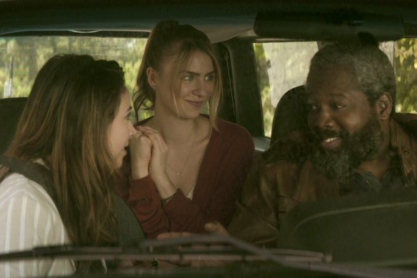  Anjelica Bette Fellini,  Maddie Phillips and Kadeem Hardison in Teenage Bounty Hunters.