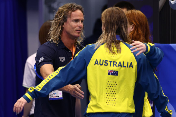 Dean Boxall hugs Mollie O’Callaghan and Ariarne Titmus after their 200m freestyle final in Fukuoka. 