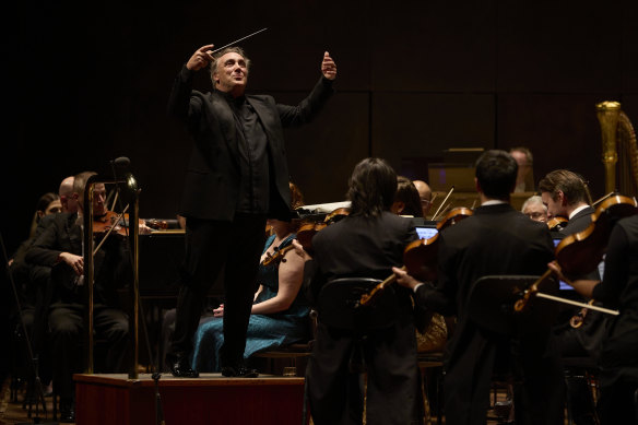 Jaime Martín conducts the Melbourne Symphony Orchestra in Mahler’s Resurrection Symphony.