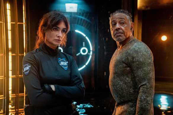 As thief Leo Pap, Giancarlo Esposito (with Paz Vega) is an imposing fulcrum of the heist thriller Kaleidoscope.