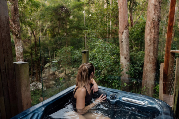A jacuzzi is among the luxury options at Tamborine Mountain Glades.