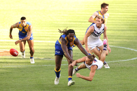 Nic Naitanui and Nat Fyfe compete for the ball.