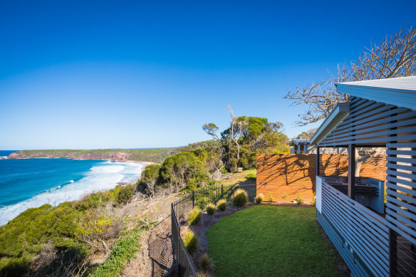 The Beach House is a cabin featuring three bedrooms, two bathrooms and spa bath.