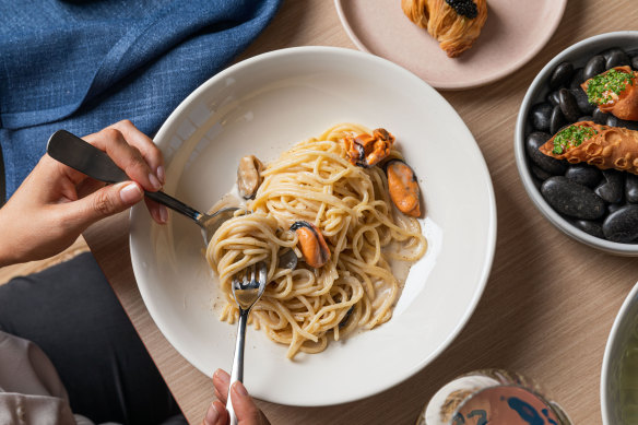 Spaghetti cacio e pepe with mussels.