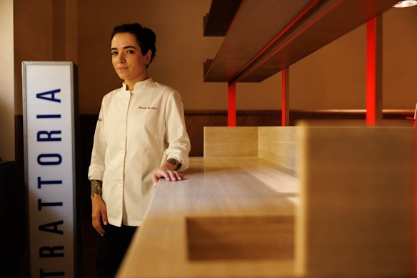 Chef Sarah Cicolini em seu restaurante SantoPalato em Roma.
