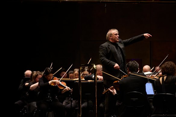 Conductor Jaime Martín leads the orchestra through a dynamic and exciting program that includes Tchaikovsky’s Symphony No. 5. 