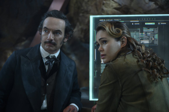 Altered Carbon, season 2, starring Chris Conner as Poe and Dina Shihabi as Dig 301.