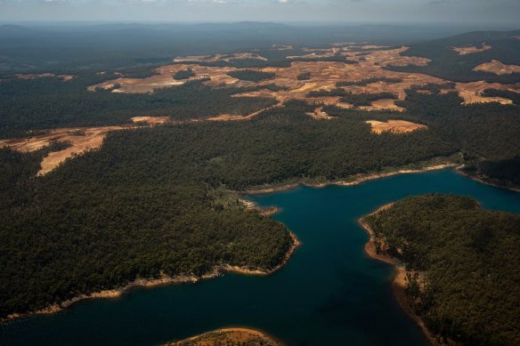 Alcoa’s clearing of large areas and steep slopes near Serpentine Dam has the state government worried.