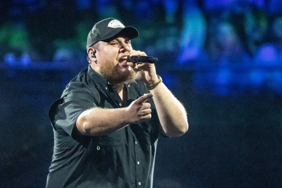 Luke Combs creates a cosy atmosphere in a stadium built for 20,000.