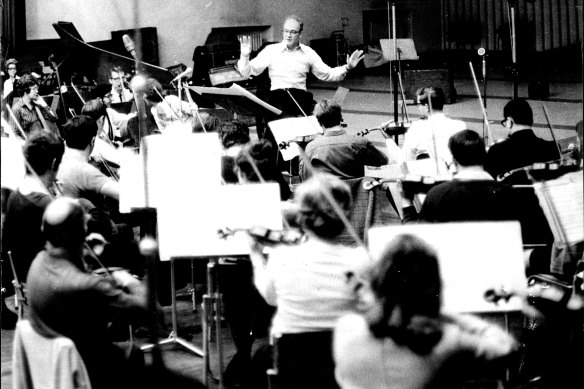 George Dreyfus conducts the Sydney Symphony Orchestra in September 1969.