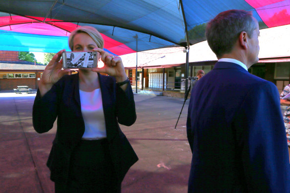 Long before TikTok: Tanya Plibersek was active with her phone on the 2016 campaign trail.