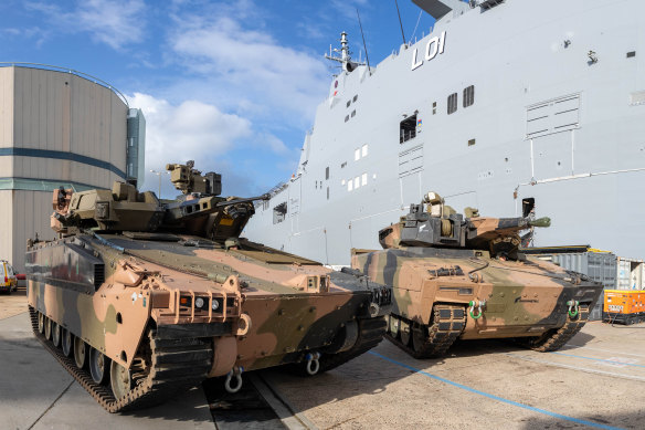 South Korean company Hanwha’s Redback (left) with Rheinmetall’s Lynx KF41.