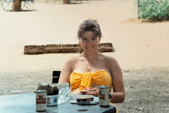 El autor disfruta de un campamento en un castillo en el Parque Nacional Kruger en 1991.