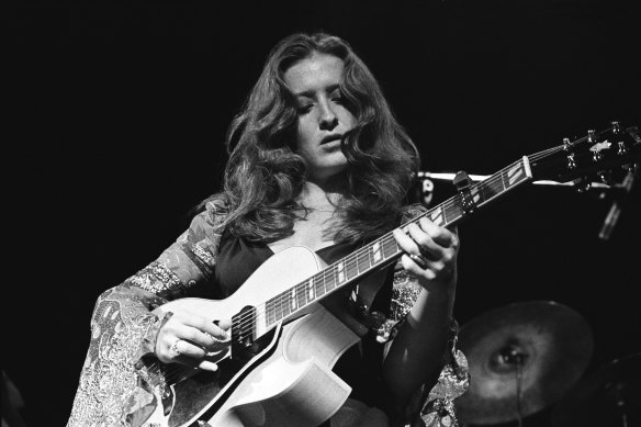 Bonnie Raitt performing in San Francisco in 1977. 