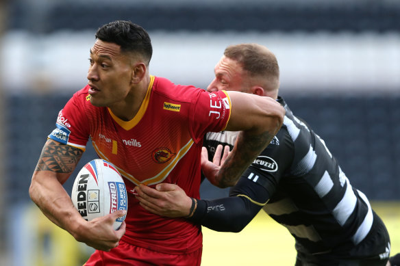 Israel Folau had a hand in Catalans' last-gasp win over Hull in what was his first Super League appearance on British soil.