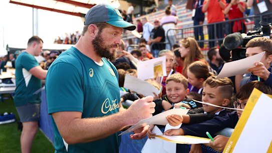 Wallabies prop James Slipper signs a few autographs in Saint-Etienne.