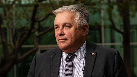 Senator Rex Patrick says he won't support the Morrison government's proposed changes to environment laws before his questions are answered. 